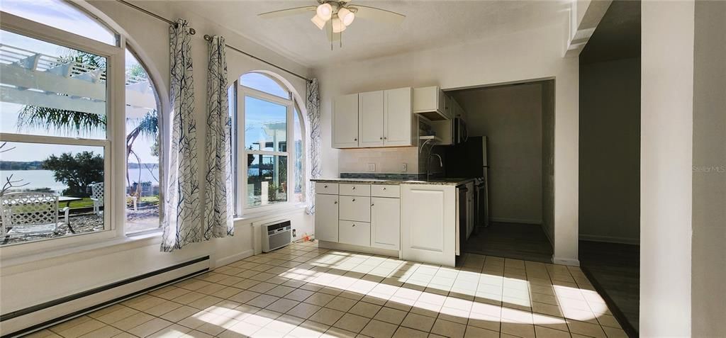 出租: $1,425 (2 贝兹, 2 浴室, 1300 平方英尺)