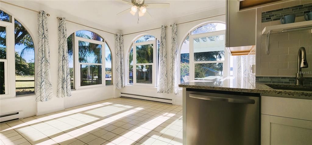 出租: $1,425 (2 贝兹, 2 浴室, 1300 平方英尺)