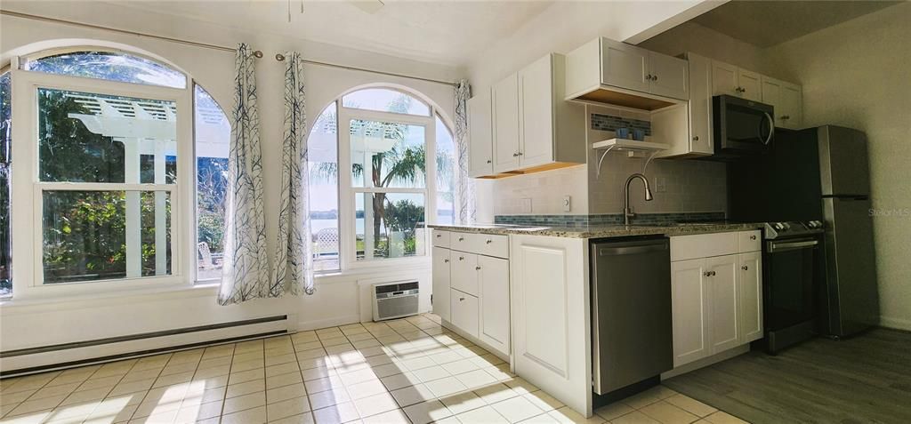 出租: $1,425 (2 贝兹, 2 浴室, 1300 平方英尺)