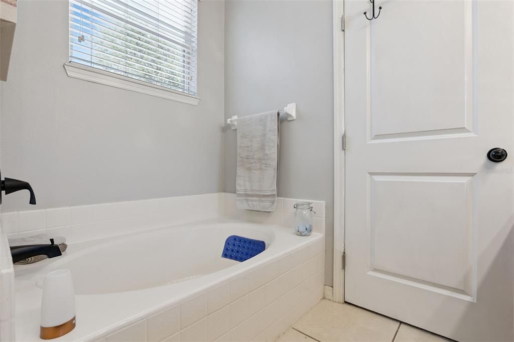 For Sale: $385,000 (3 beds, 2 baths, 1860 Square Feet)