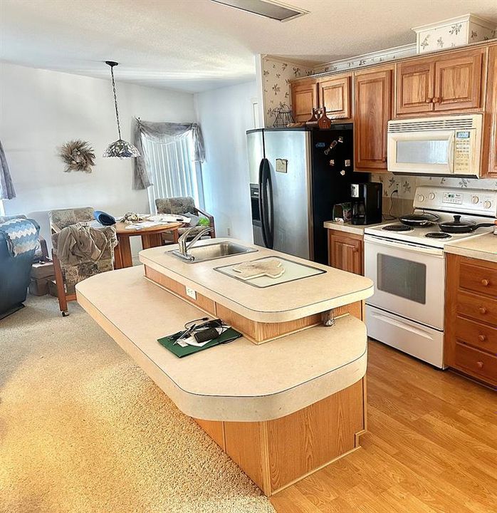 待售: $185,900 (2 贝兹, 2 浴室, 1101 平方英尺)