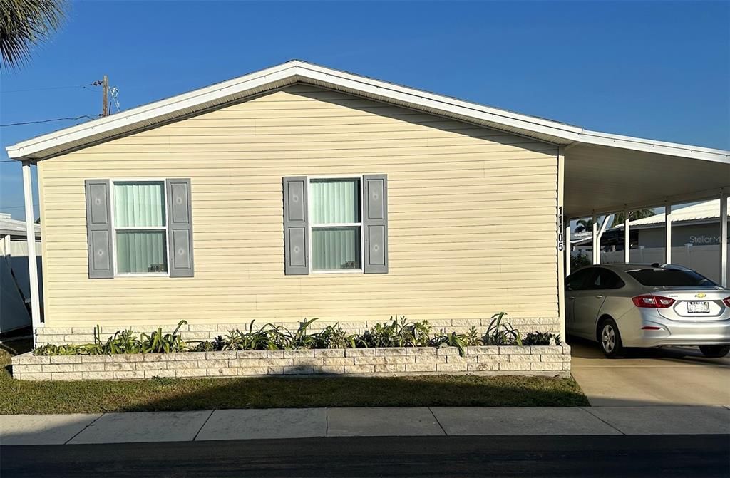 待售: $185,900 (2 贝兹, 2 浴室, 1101 平方英尺)