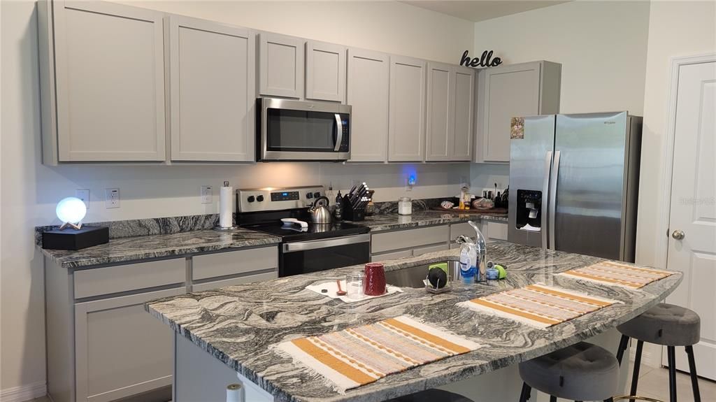 For Sale: $305,000 (3 beds, 2 baths, 1673 Square Feet)