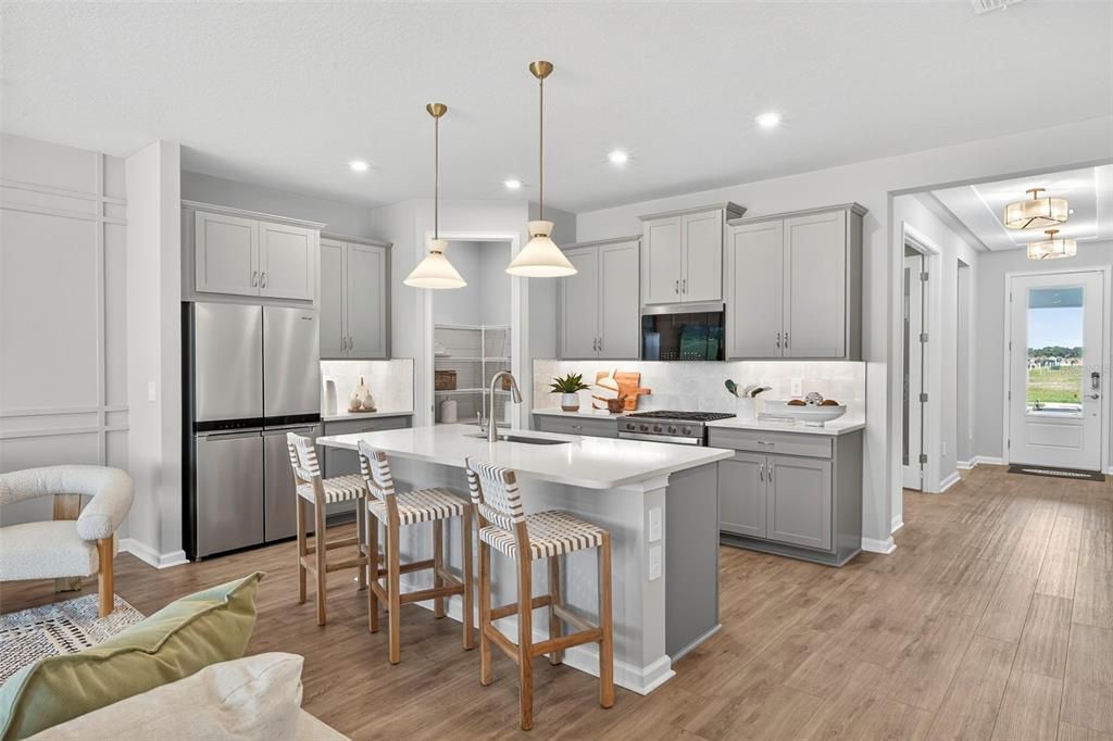 Activo con contrato: $434,823 (4 camas, 3 baños, 2005 Pies cuadrados)