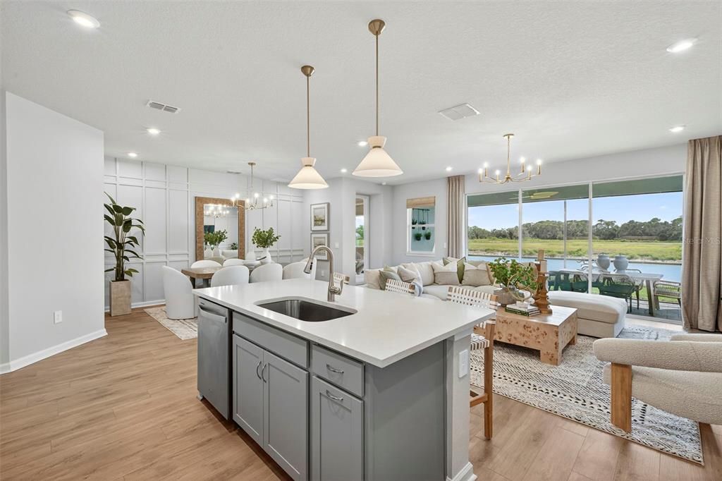 Activo con contrato: $434,823 (4 camas, 3 baños, 2005 Pies cuadrados)