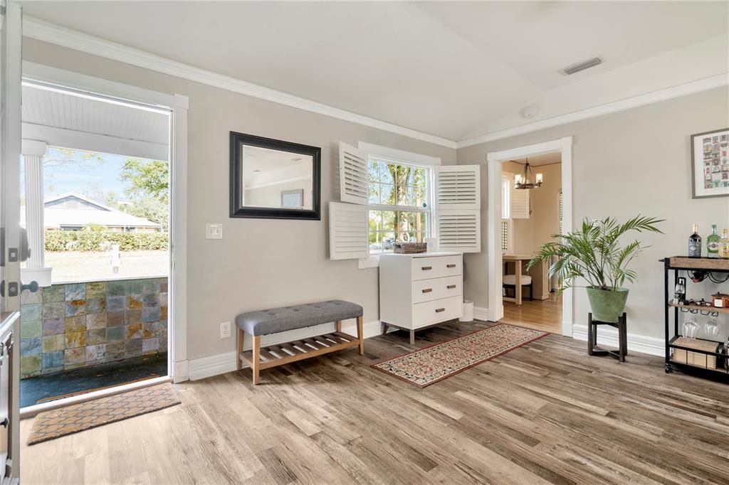 出租: $6,495 (3 贝兹, 2 浴室, 1913 平方英尺)