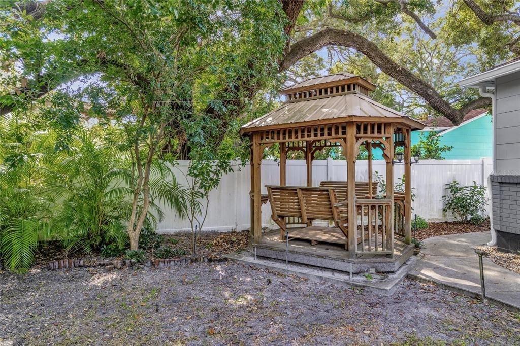 出租: $6,495 (3 贝兹, 2 浴室, 1913 平方英尺)