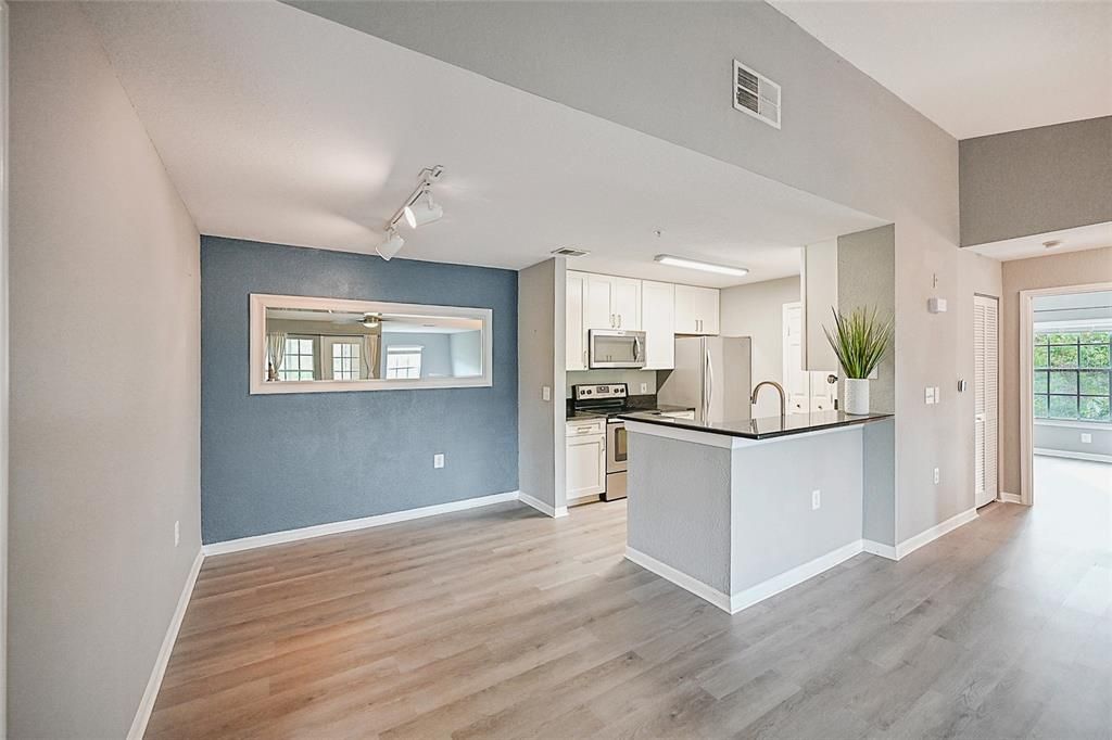 出租: $1,999 (3 贝兹, 2 浴室, 1324 平方英尺)