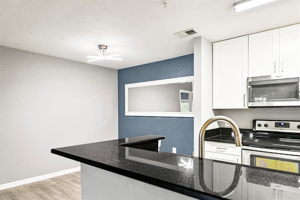 出租: $1,999 (3 贝兹, 2 浴室, 1324 平方英尺)