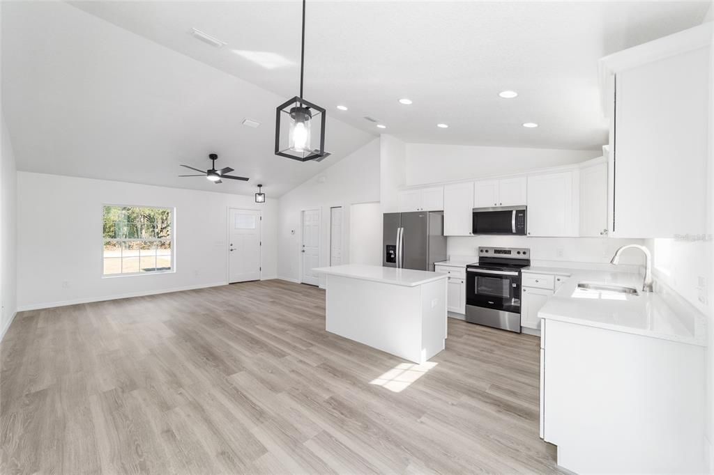 Activo con contrato: $245,000 (3 camas, 2 baños, 1318 Pies cuadrados)