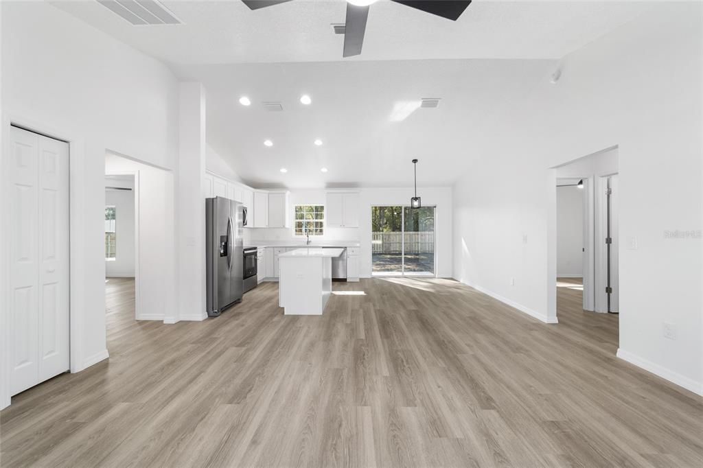 Activo con contrato: $245,000 (3 camas, 2 baños, 1318 Pies cuadrados)