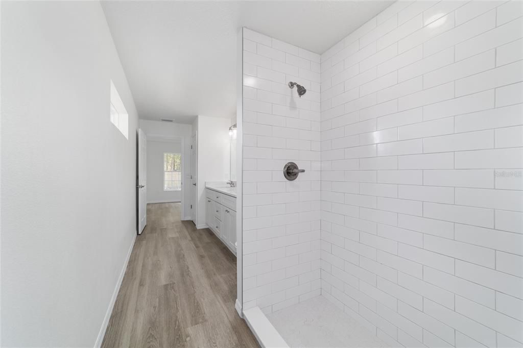 Activo con contrato: $245,000 (3 camas, 2 baños, 1318 Pies cuadrados)