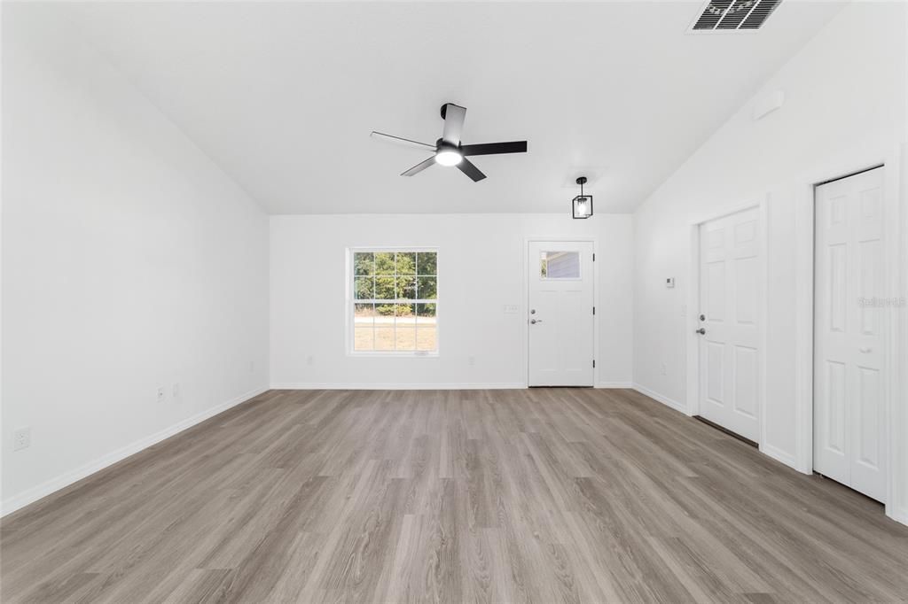 Activo con contrato: $245,000 (3 camas, 2 baños, 1318 Pies cuadrados)