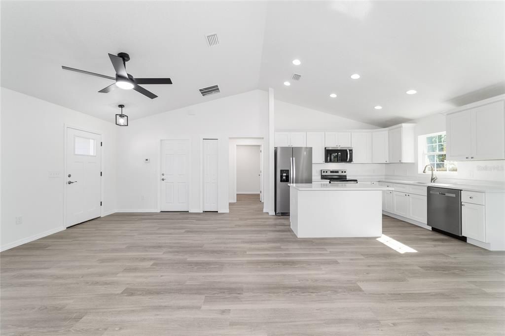 Activo con contrato: $245,000 (3 camas, 2 baños, 1318 Pies cuadrados)