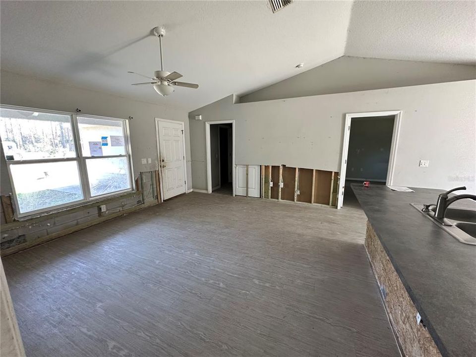 На продажу: $165,000 (3 спален, 2 ванн, 1263 Квадратных фут)