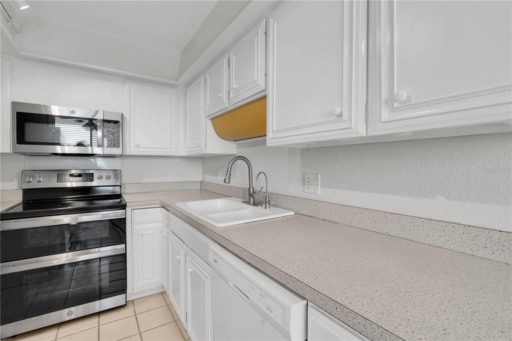 For Rent: $3,800 (2 beds, 2 baths, 1175 Square Feet)