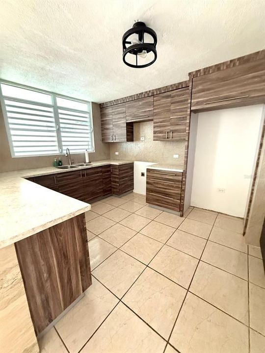 For Sale: $345,000 (4 beds, 2 baths, 1806 Square Feet)