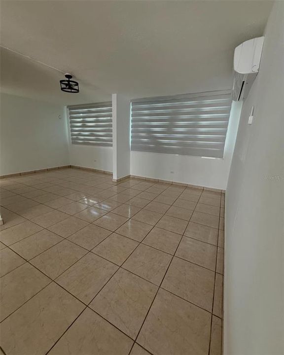 For Sale: $345,000 (4 beds, 2 baths, 1806 Square Feet)