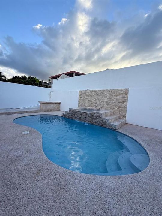 For Sale: $345,000 (4 beds, 2 baths, 1806 Square Feet)