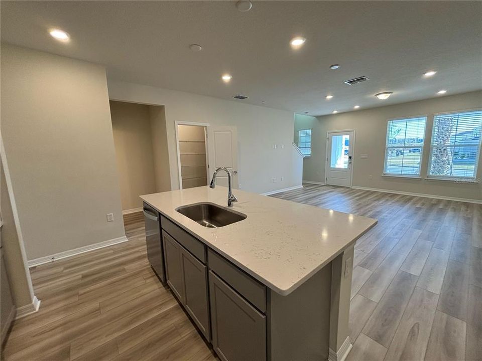 出租: $2,650 (3 贝兹, 2 浴室, 1553 平方英尺)