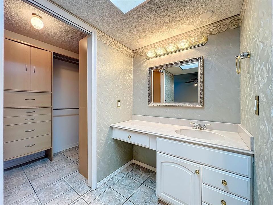 На продажу: $400,000 (4 спален, 2 ванн, 1849 Квадратных фут)