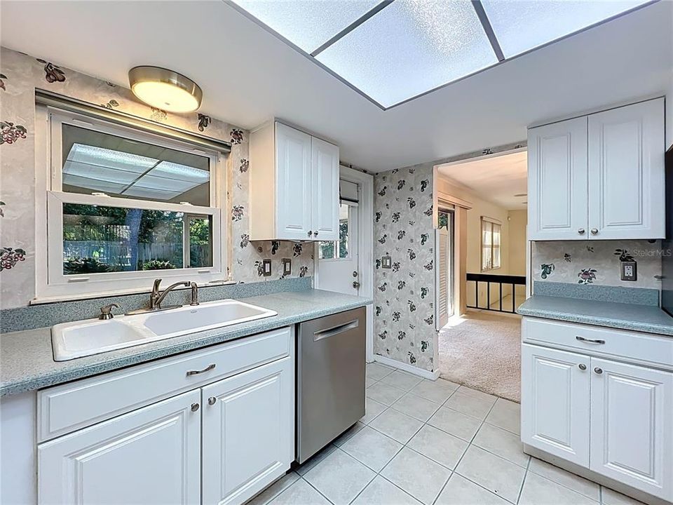 На продажу: $400,000 (4 спален, 2 ванн, 1849 Квадратных фут)