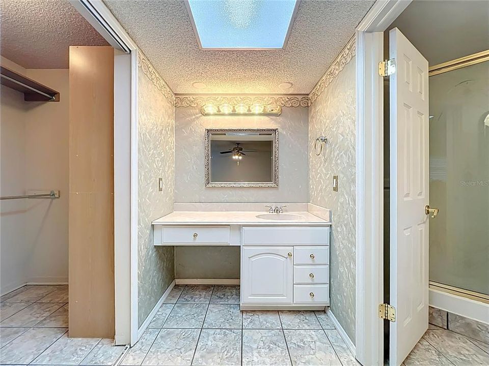 На продажу: $400,000 (4 спален, 2 ванн, 1849 Квадратных фут)