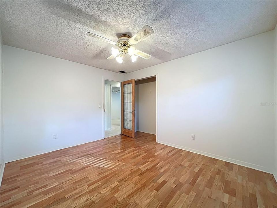 На продажу: $400,000 (4 спален, 2 ванн, 1849 Квадратных фут)