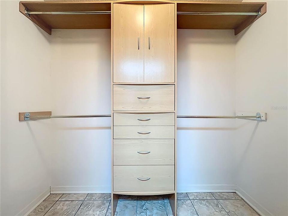 На продажу: $400,000 (4 спален, 2 ванн, 1849 Квадратных фут)