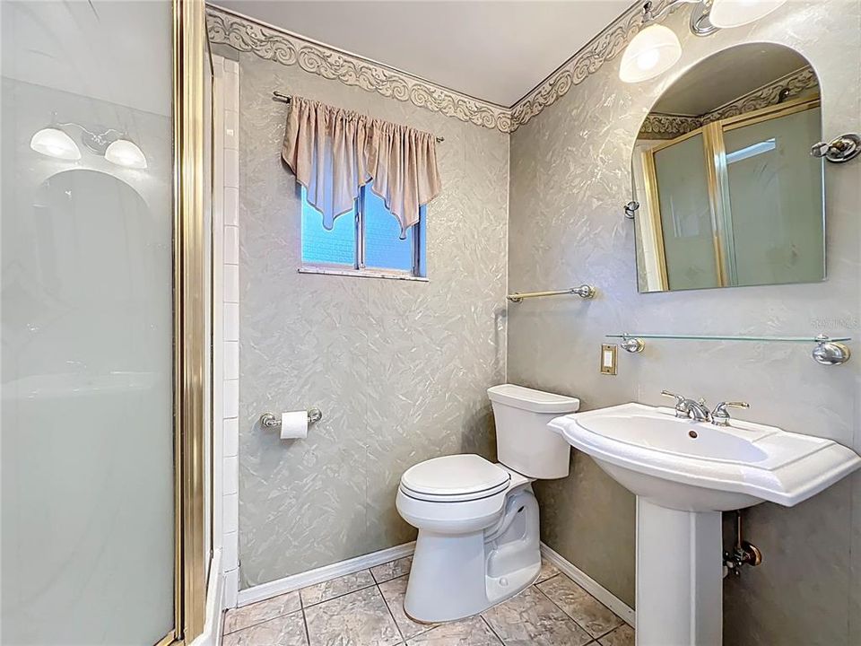 На продажу: $400,000 (4 спален, 2 ванн, 1849 Квадратных фут)