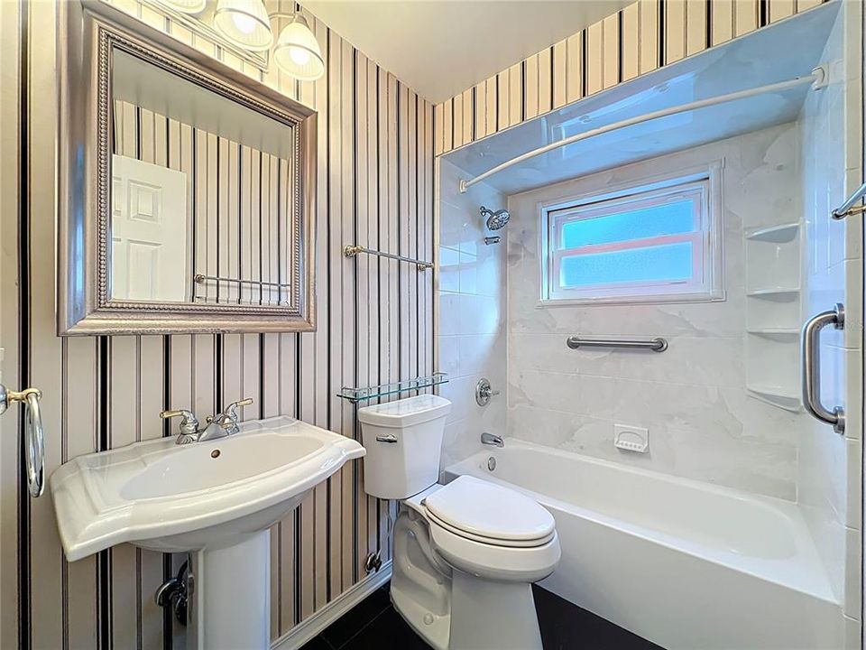 На продажу: $400,000 (4 спален, 2 ванн, 1849 Квадратных фут)