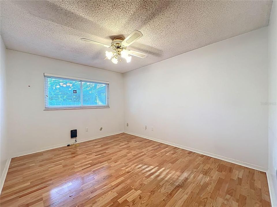 На продажу: $400,000 (4 спален, 2 ванн, 1849 Квадратных фут)