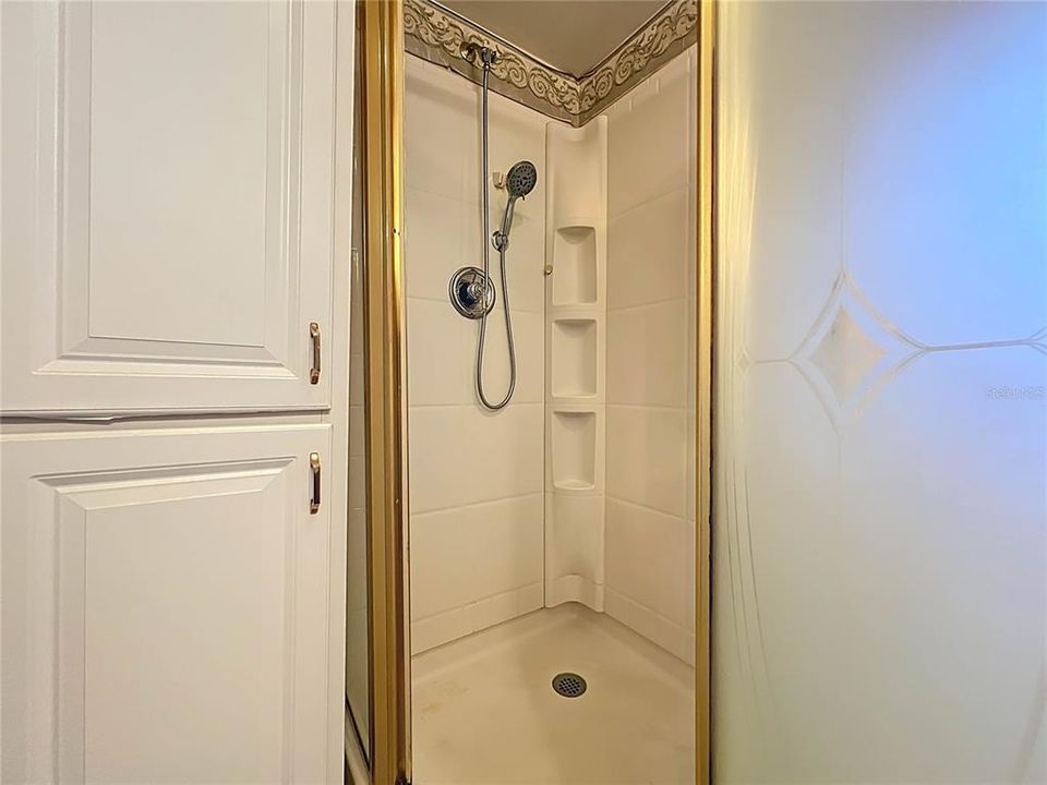 На продажу: $400,000 (4 спален, 2 ванн, 1849 Квадратных фут)