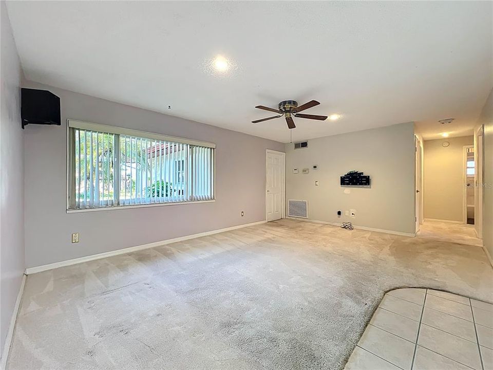 На продажу: $400,000 (4 спален, 2 ванн, 1849 Квадратных фут)