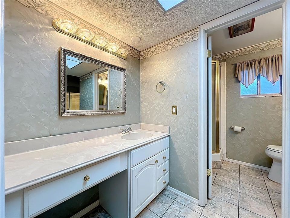 На продажу: $400,000 (4 спален, 2 ванн, 1849 Квадратных фут)