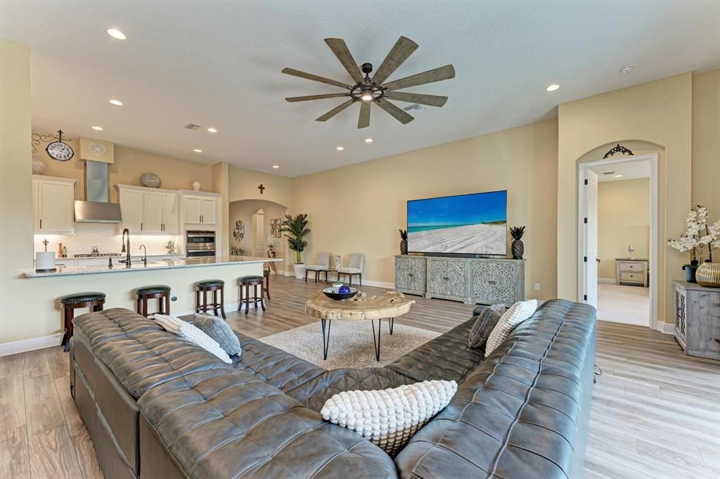 En Venta: $775,000 (4 camas, 3 baños, 2868 Pies cuadrados)