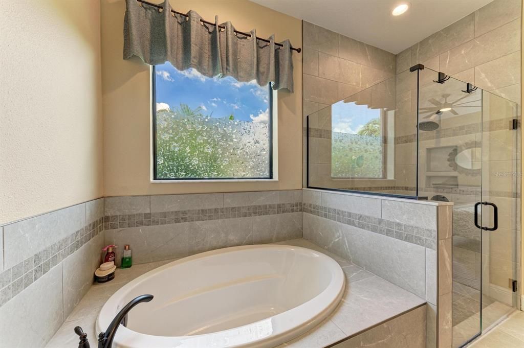 En Venta: $775,000 (4 camas, 3 baños, 2868 Pies cuadrados)