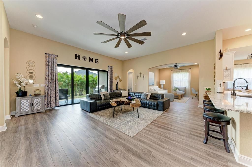 En Venta: $775,000 (4 camas, 3 baños, 2868 Pies cuadrados)