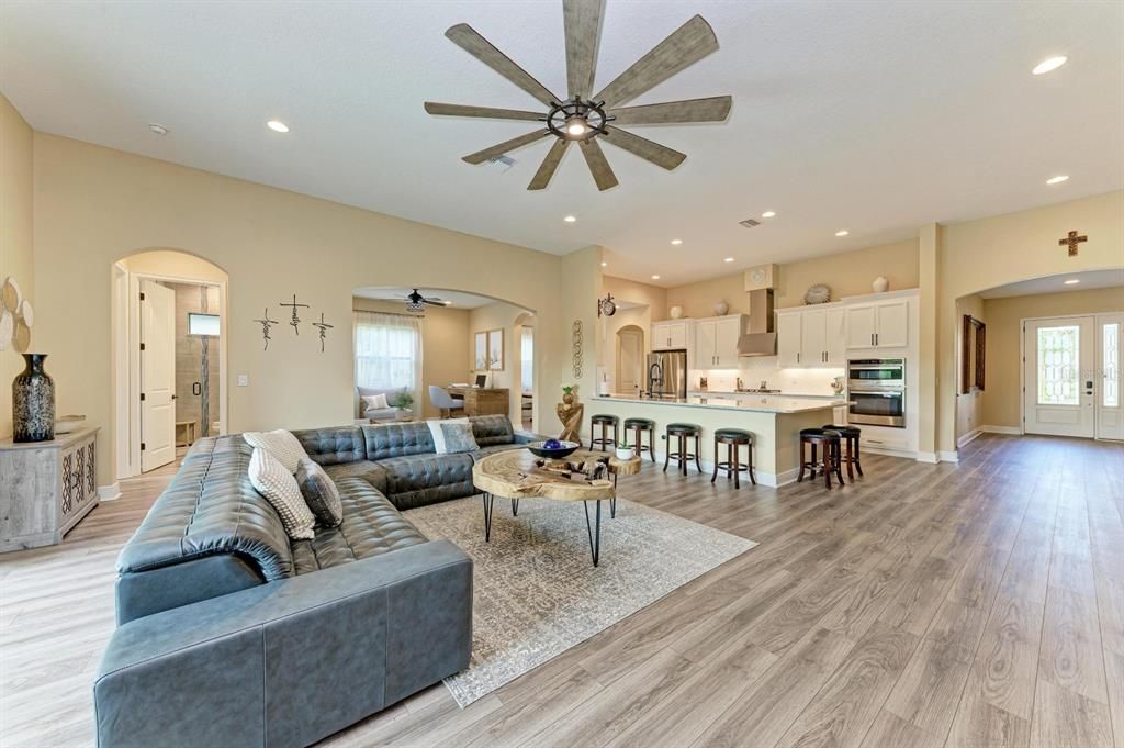 En Venta: $775,000 (4 camas, 3 baños, 2868 Pies cuadrados)