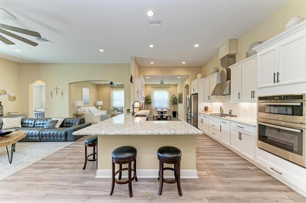 En Venta: $775,000 (4 camas, 3 baños, 2868 Pies cuadrados)