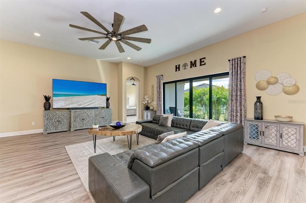 En Venta: $775,000 (4 camas, 3 baños, 2868 Pies cuadrados)