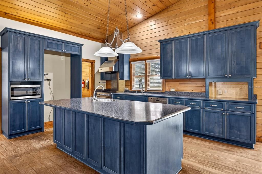 For Sale: $1,249,900 (3 beds, 2 baths, 1863 Square Feet)