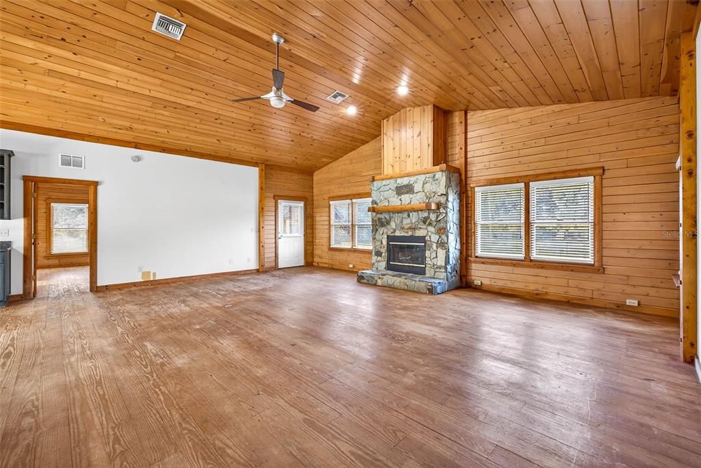 For Sale: $1,249,900 (3 beds, 2 baths, 1863 Square Feet)