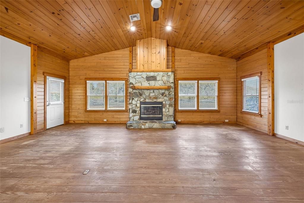 For Sale: $1,249,900 (3 beds, 2 baths, 1863 Square Feet)