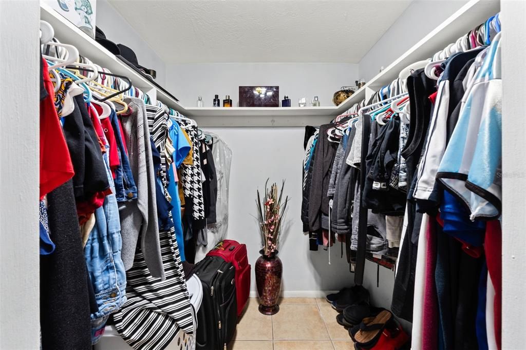 待售: $320,000 (4 贝兹, 3 浴室, 1600 平方英尺)