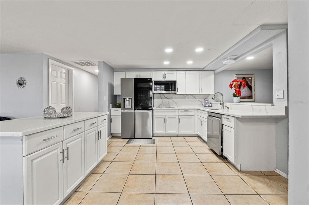 待售: $320,000 (4 贝兹, 3 浴室, 1600 平方英尺)