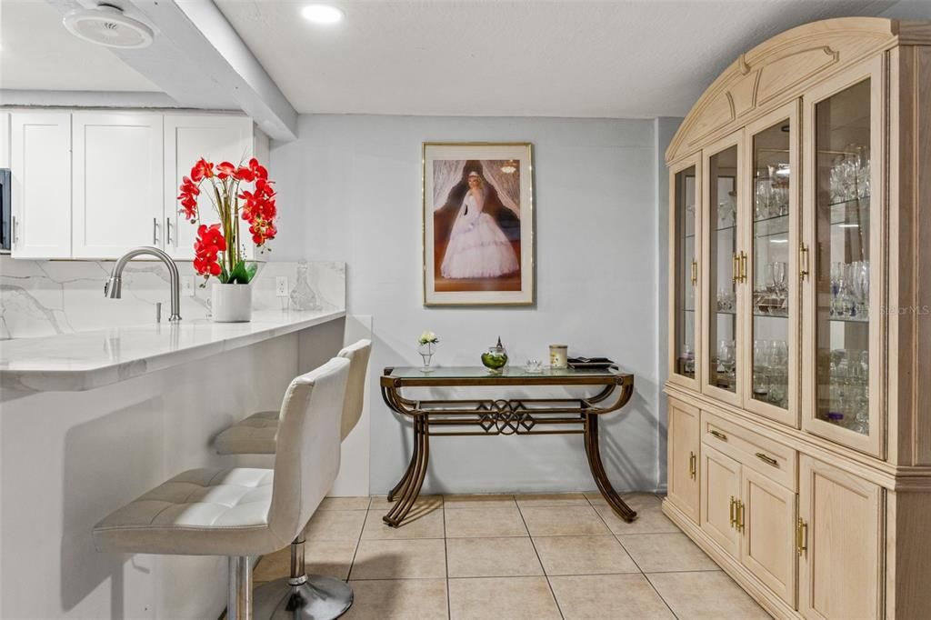 待售: $320,000 (4 贝兹, 3 浴室, 1600 平方英尺)