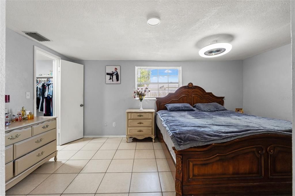 待售: $320,000 (4 贝兹, 3 浴室, 1600 平方英尺)