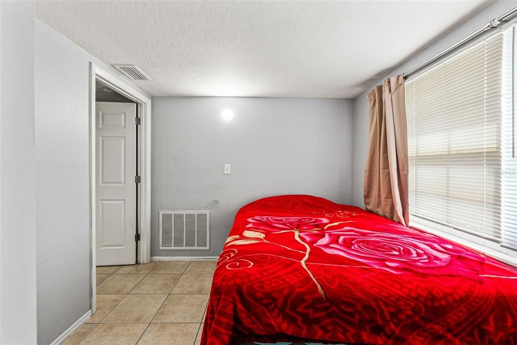 待售: $320,000 (4 贝兹, 3 浴室, 1600 平方英尺)