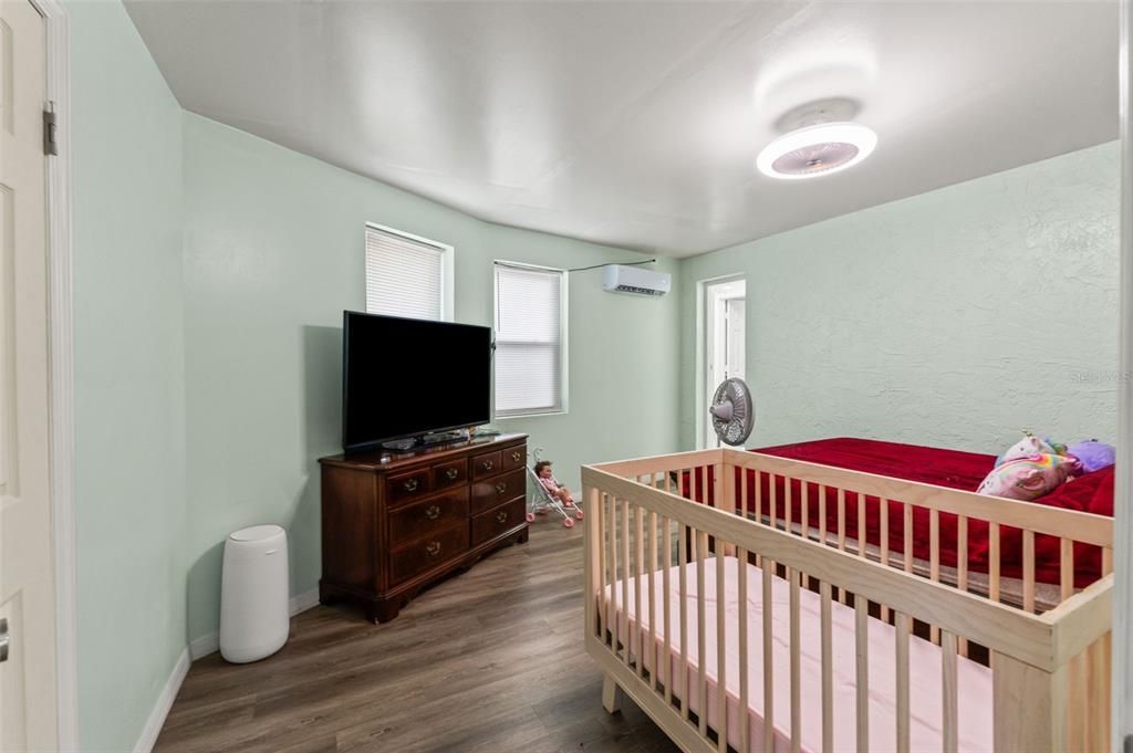 待售: $320,000 (4 贝兹, 3 浴室, 1600 平方英尺)